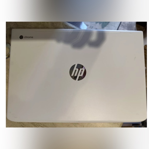 HP chromebook 15.6 laptop - Picture 1 of 5